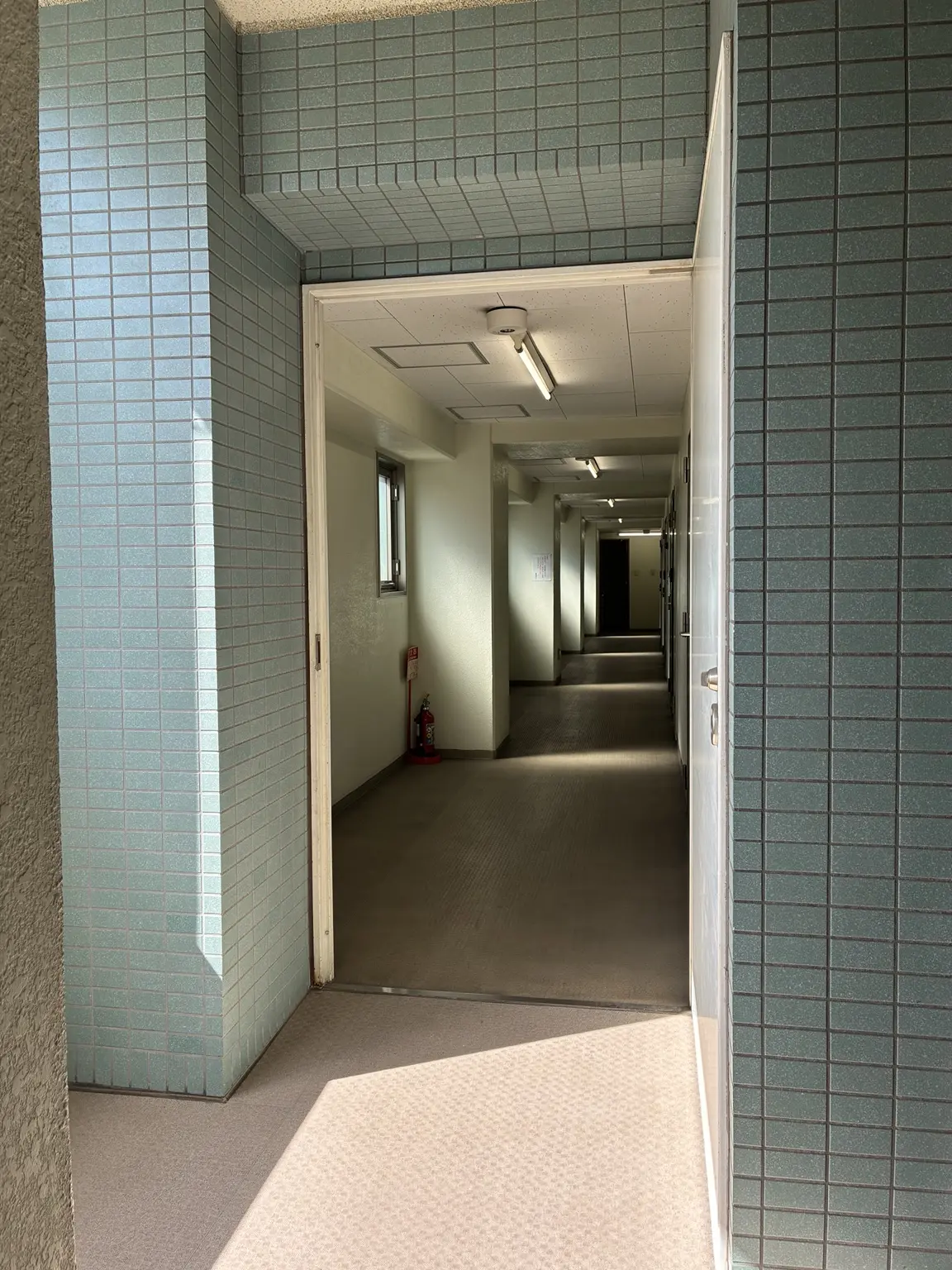 サンハロー東神奈川駅前3階の廊下
